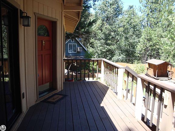 3rd image of 16961 Columbia River Dr