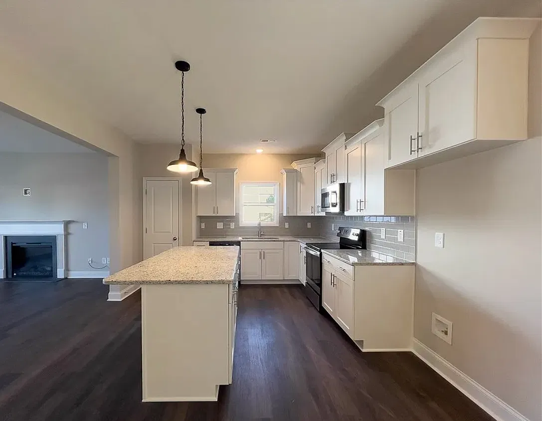 112 Leach Creek Dr — Photo 2