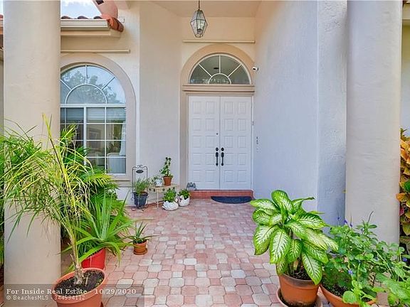 4th image of 3067 Lakewood Cir