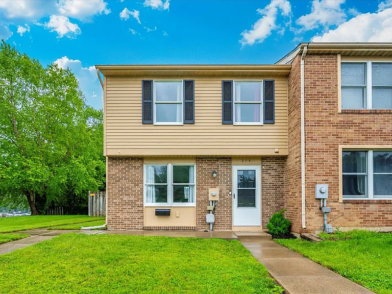 214 Ashfield Ct — Photo 1