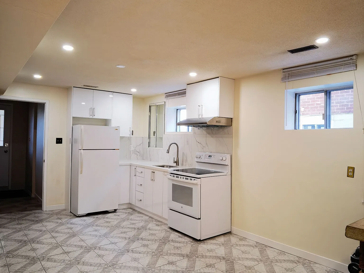 2 bed, $1,800 — Photo 2
