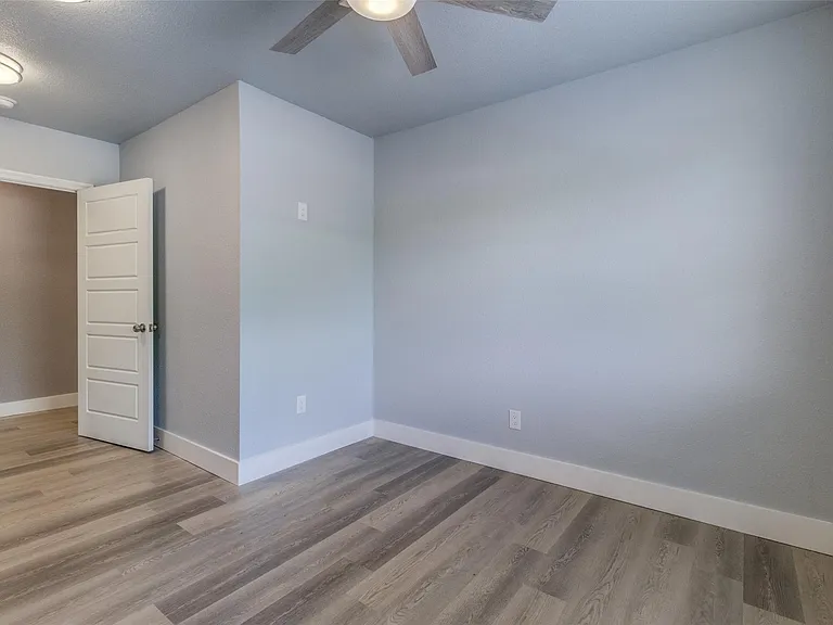 100 County Road 4140 — Photo 23