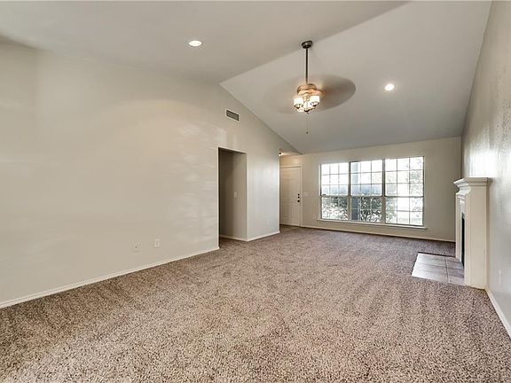 5th image of 719 Sewell Dr
