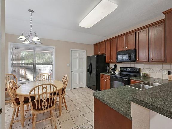 4th image of 3534 Farah Dr