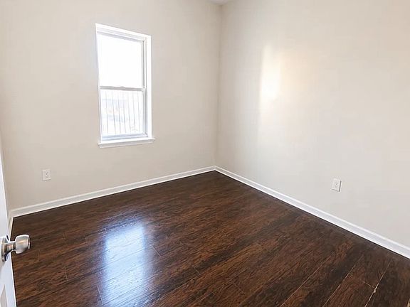 5th image of 546-554 Prospect St #303