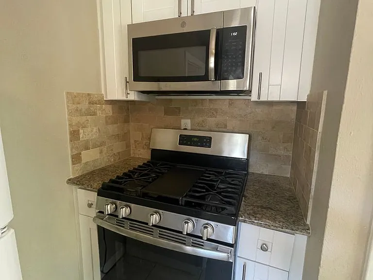 819 E 31st St — Photo 8