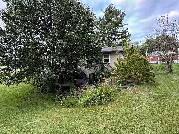 3rd image of 40 W Lakeland Park Dr