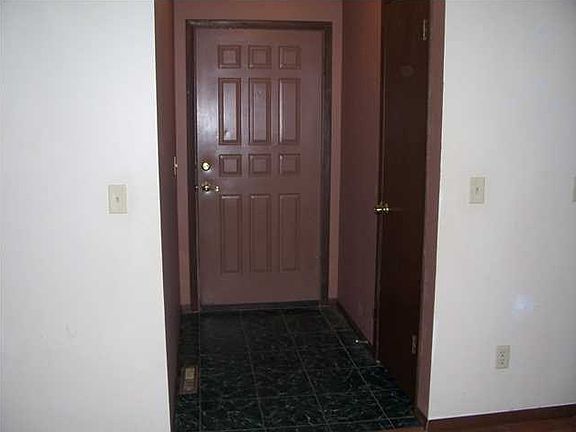3rd image of 1011 E 6th St