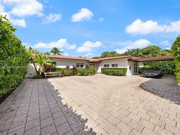 2nd image of 12944 Banyan Rd