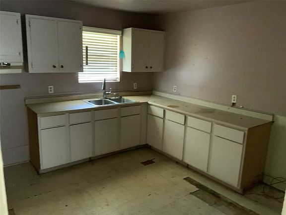 5th image of 400 N Weaver St