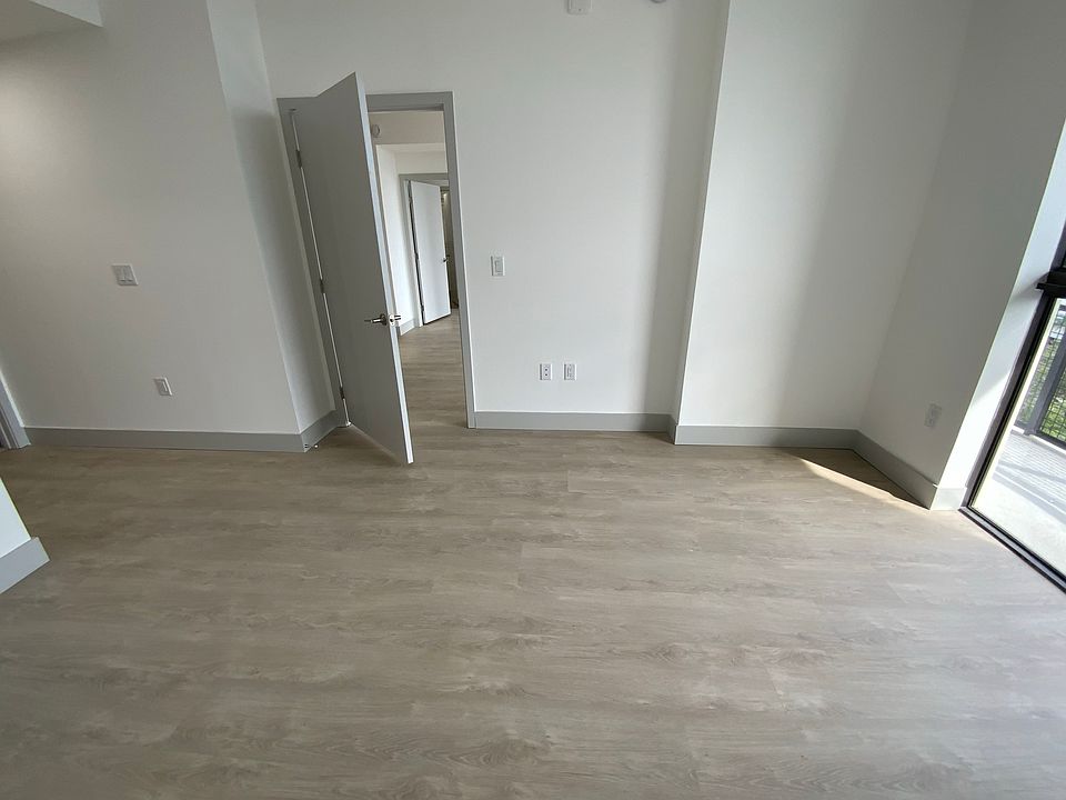 1st image of 800 NE 129th St #B1