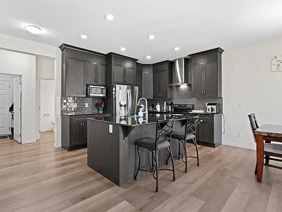 4th image of 809 S Seton Cir SE