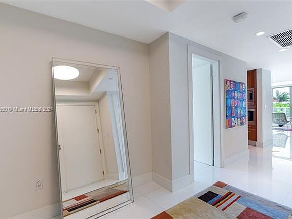 4th image of 2627 Bayshore Dr #501