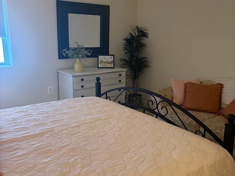 122 Oxford Way — Photo 3