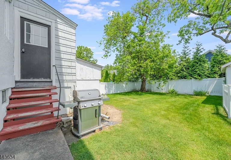 28 N Hillside Ave — Photo 22