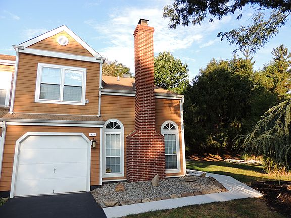 5th image of 431 Trumbull Ct