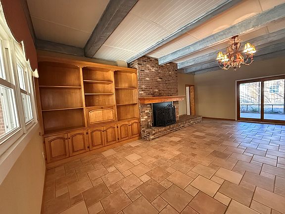 3rd image of 32 Thomas Dr