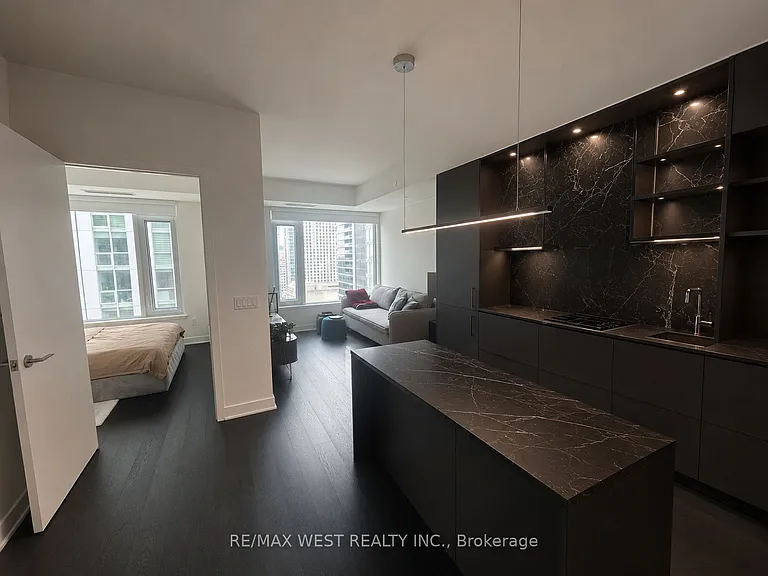 11 Yorkville Ave #1809 — Photo 1
