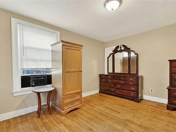 4th image of 31 Child St