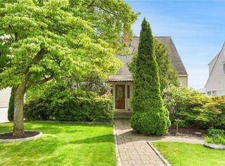 7 Greenmeadow Rd, Eastchester, NY 10709