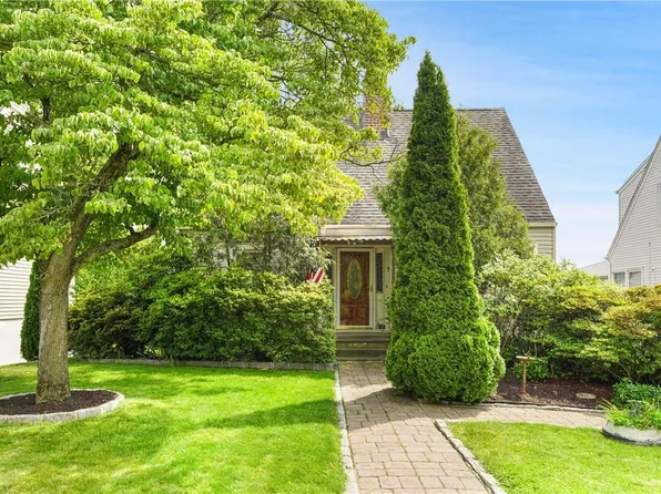 7 Greenmeadow Road, Eastchester, NY 10709