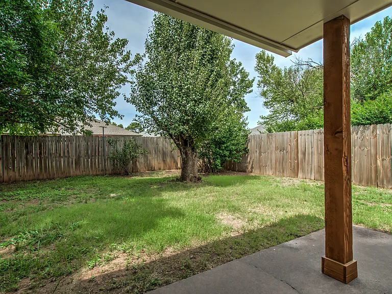 1817 Victoria Dr — Photo 46