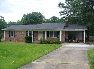 107 Hickory Ln, Greer, SC 29651