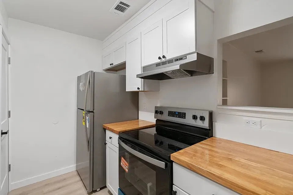 Spacious Single Unit Home in Pensacola - 230 N Crow Rd - $1695/mo $500 security Newly renovated — Photo 3