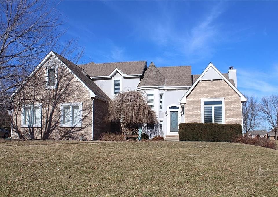 1st image of 4703 N Lakewood Dr