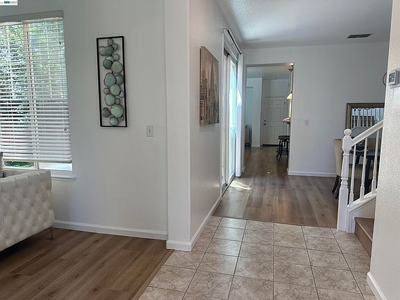 2nd image of 140 W Brilloso Ln
