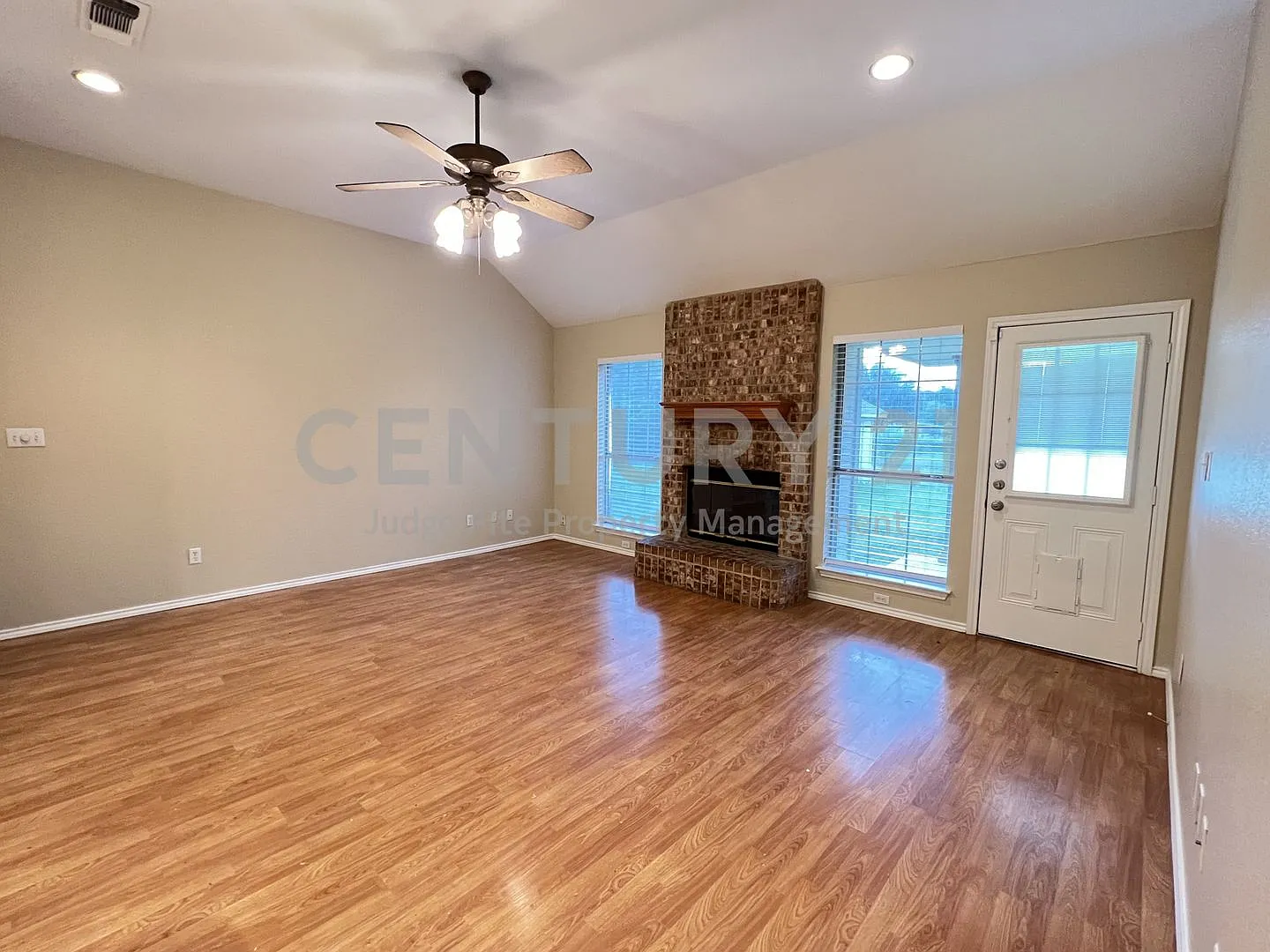 Charm-Filled 3/2/2 in Springtown ISD For Rent! — Photo 3
