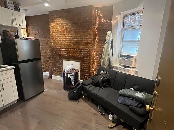 5th image of 521 E 12th St APT 11