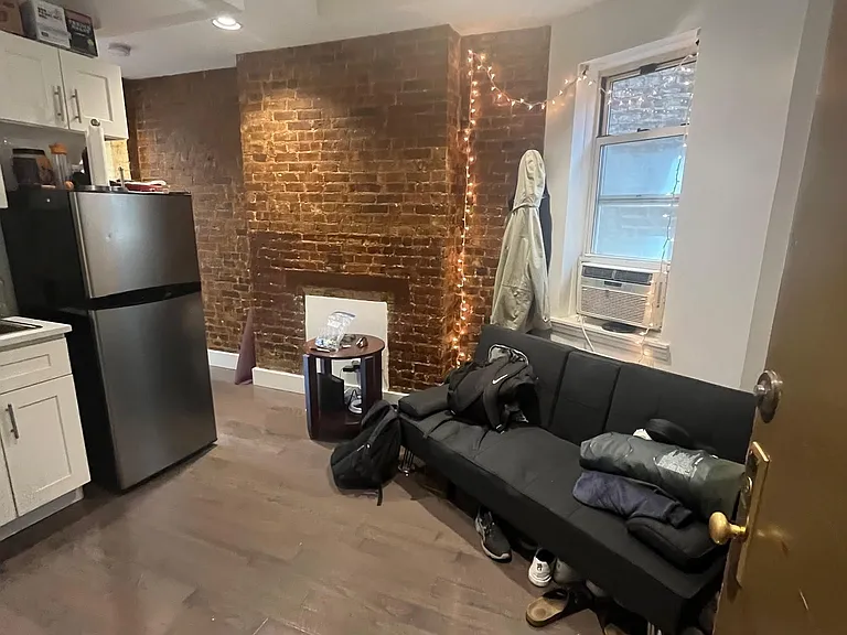 521 E 12th St #11 — Photo 5