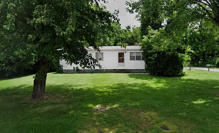 196 Harmon St — Photo 4