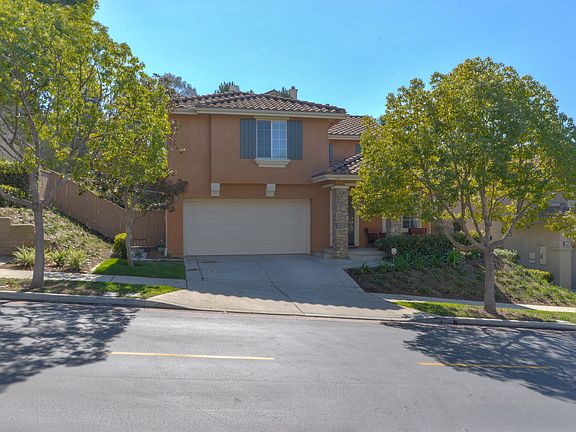 3rd image of 1614 Carriage Cir