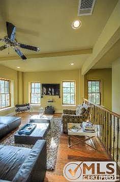 3rd image of 1102 S Flores St #2