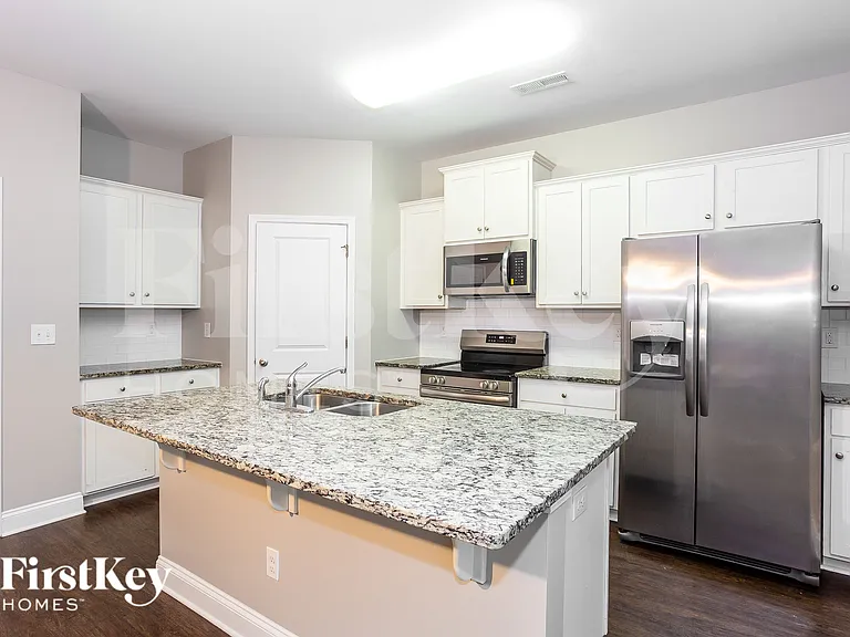 9006 Evans Woods Dr — Photo 6