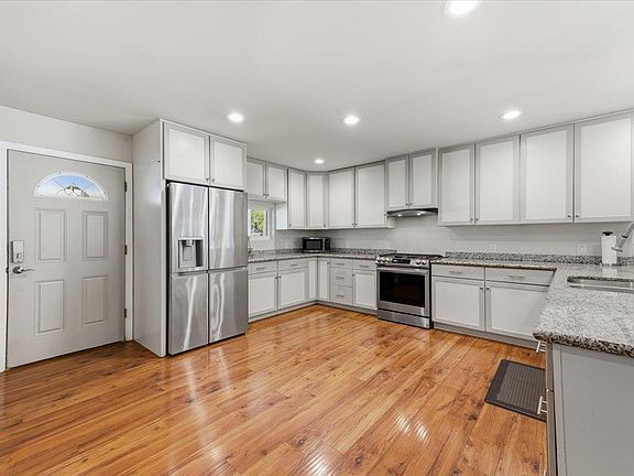 5th image of 549 Glenwood Rd