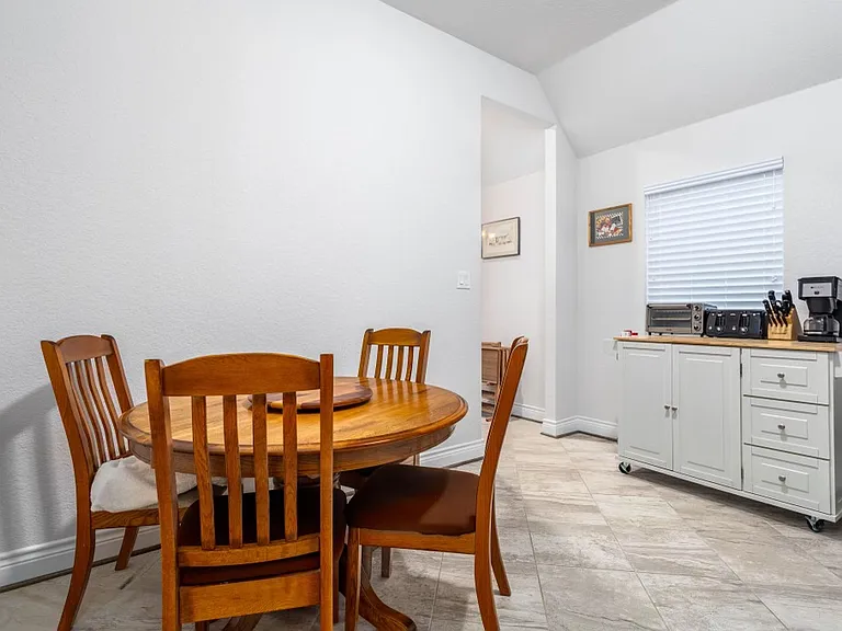 2176 August Ave — Photo 6