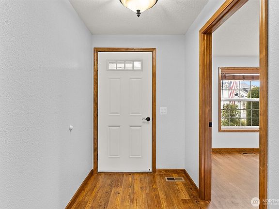 4th image of 1407 Shakespeare Drive
