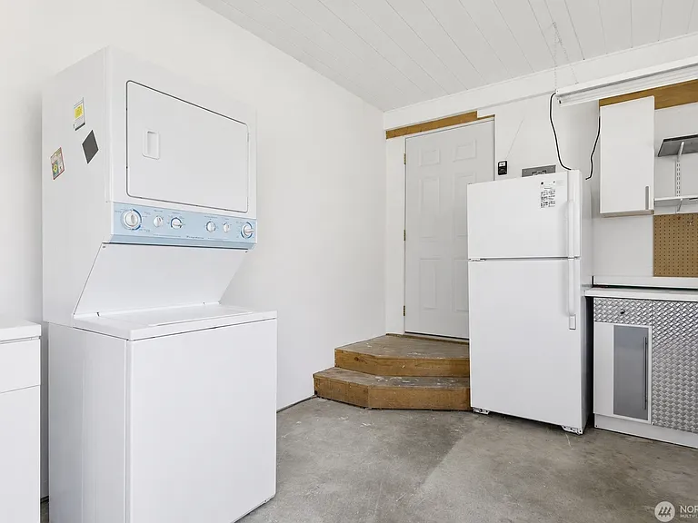 1832 Camas Ave NE — Photo 28