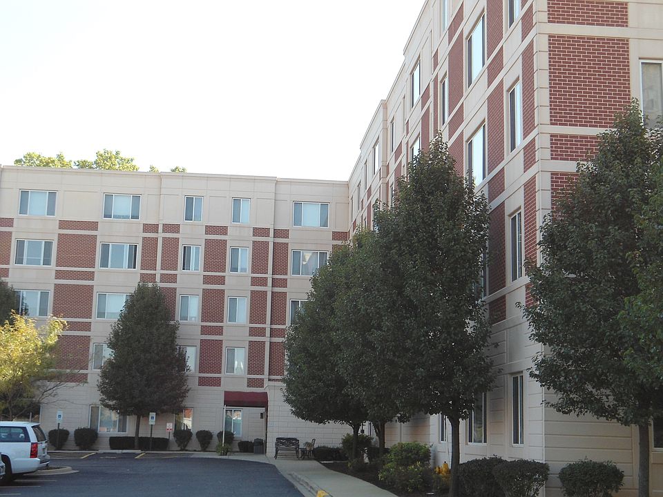 1st image of 1750 Riverwoods Dr APT 105