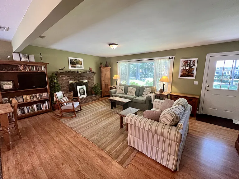16 Beechwood Dr — Photo 4