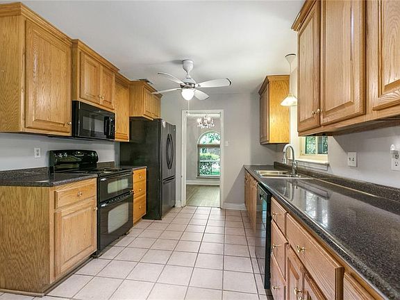 5th image of 1040 Saint Mary Dr