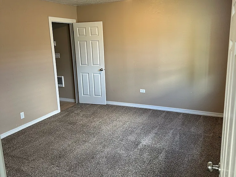 691 Jefferson Ave — Photo 7