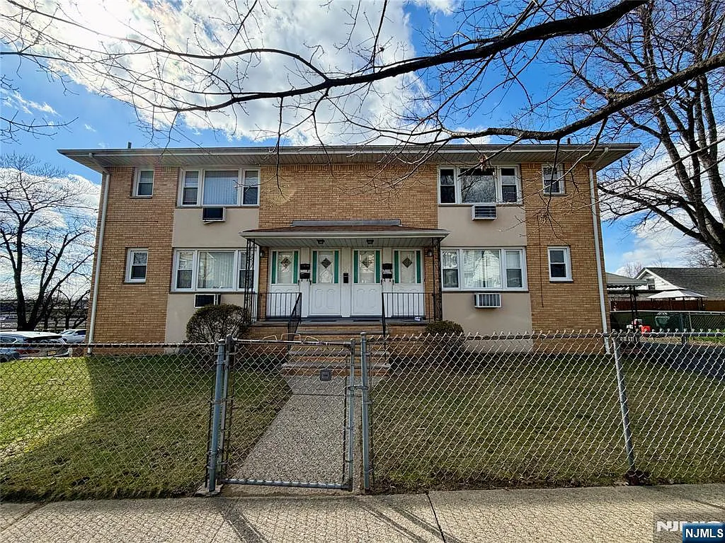 24 5th St photo 1