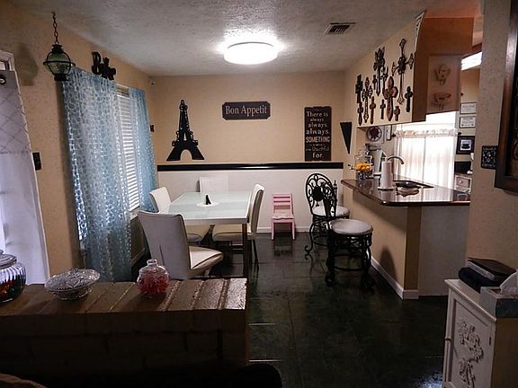 Large breakfast area