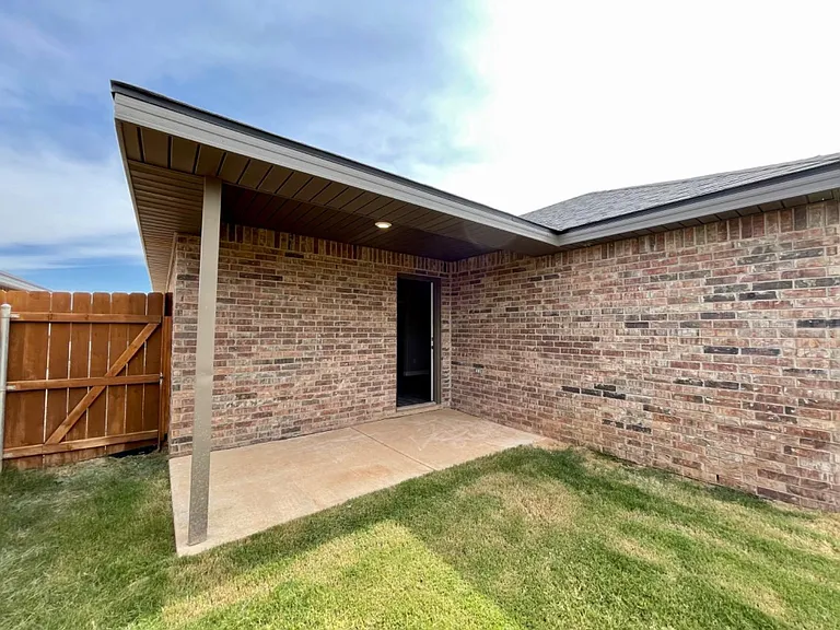 13706 Avenue R — Photo 15
