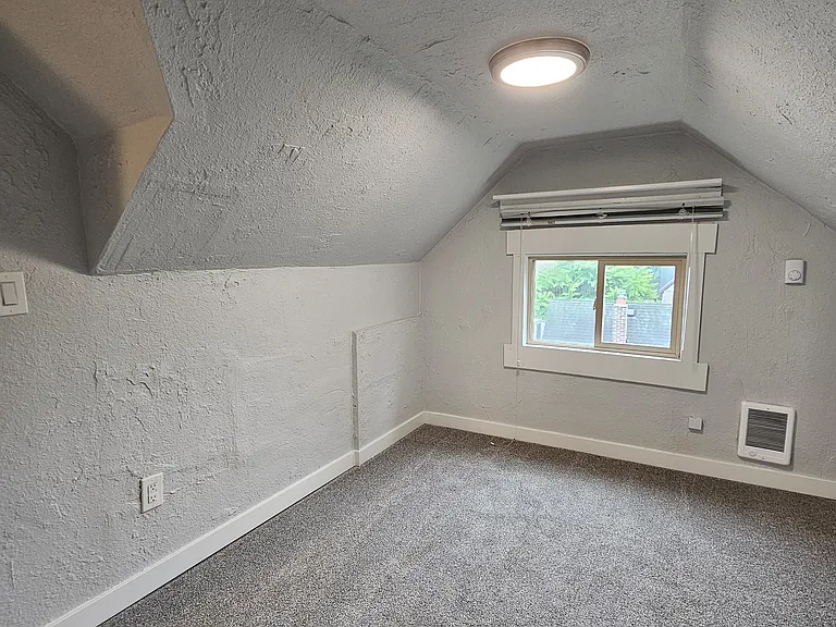 Bedroom unit E