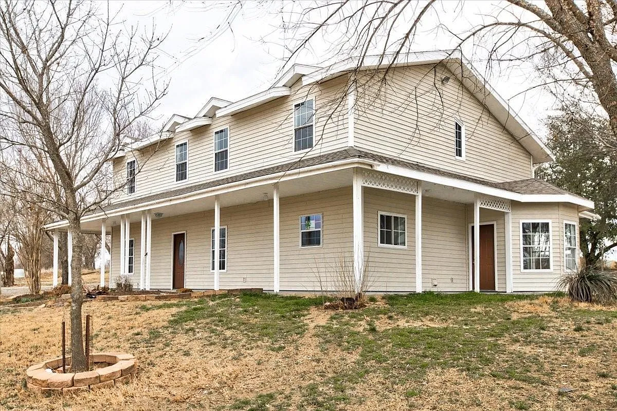 4 bed, 3.5 bath, 3558 sqft, $3,500 — Photo 3